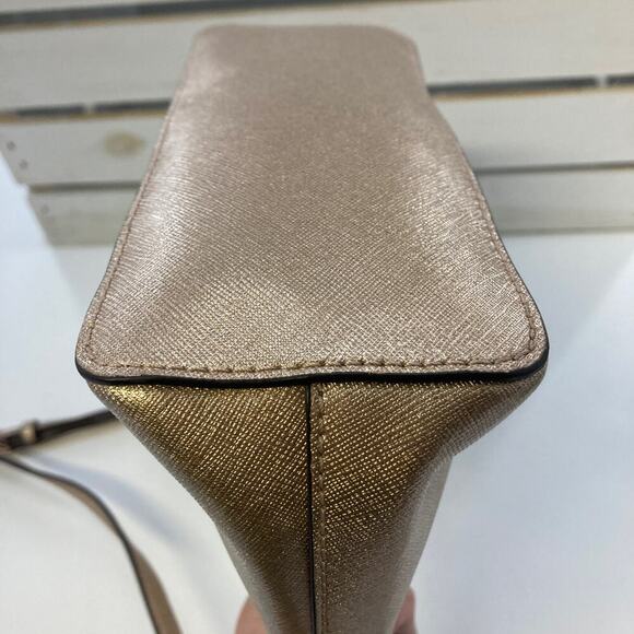 MICHAEL KORS, SMALL CINDY GOLD LEATHER CROSSBODY BAG - Picture 10 of 12